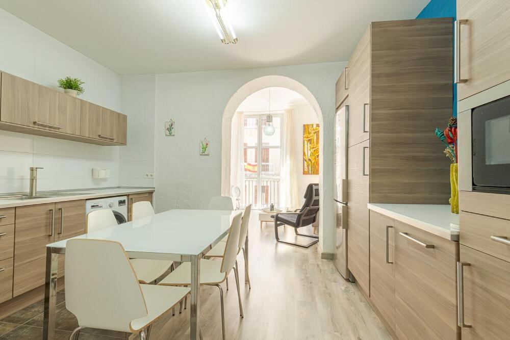 Beautiful Flat With Balcony&wifi In Center Appartamento Málaga